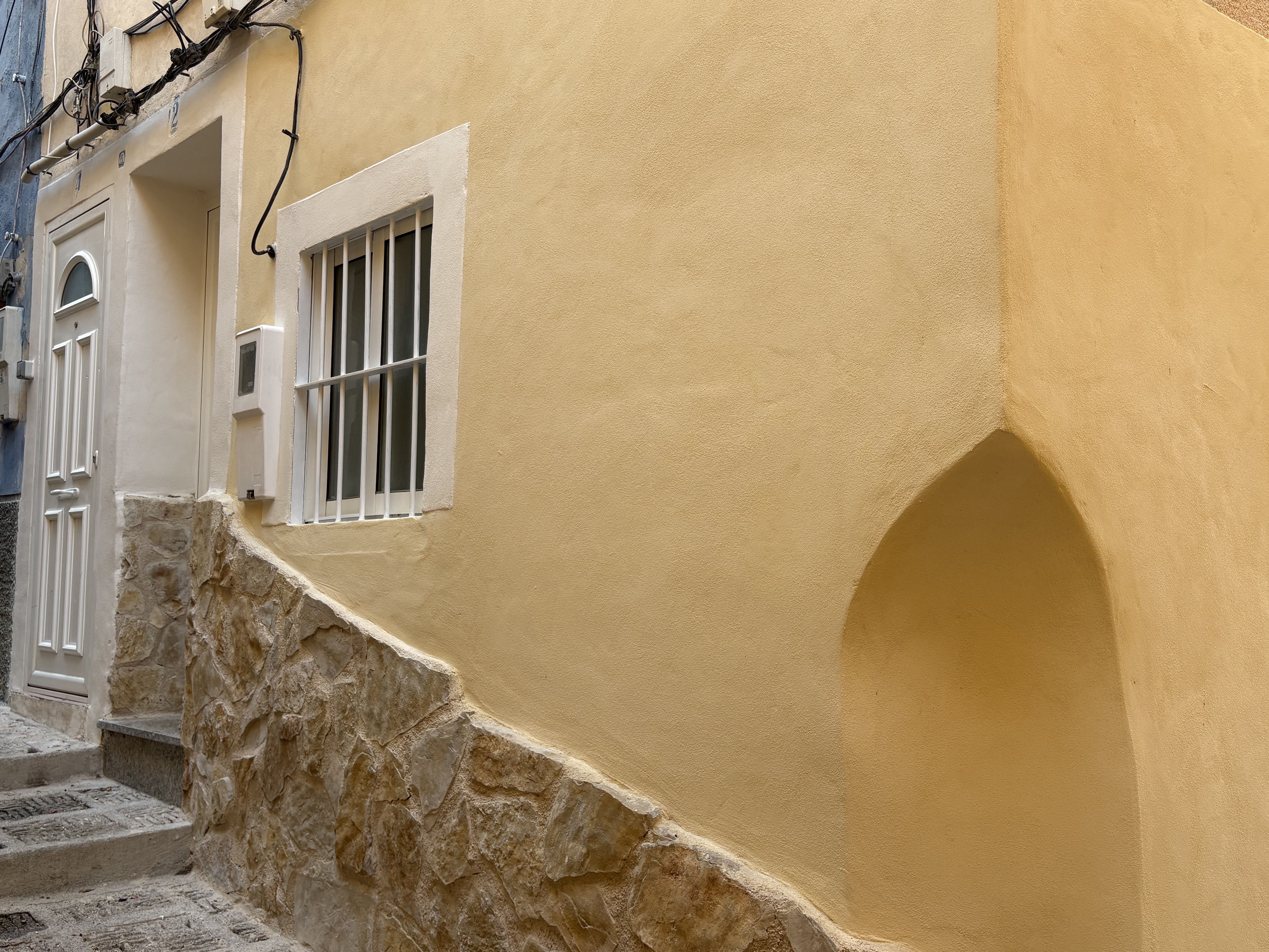Entrada de las dos casas de El Redoble de Moratalla